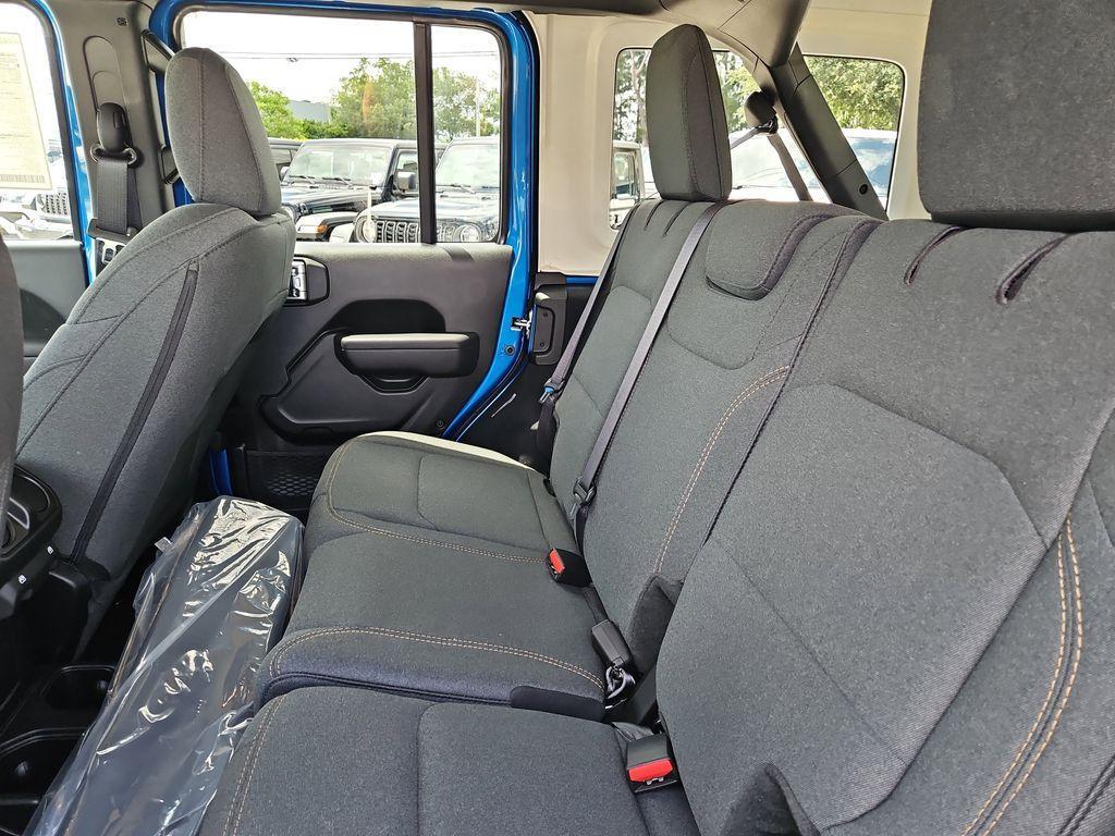 new 2025 Jeep Wrangler car, priced at $40,076
