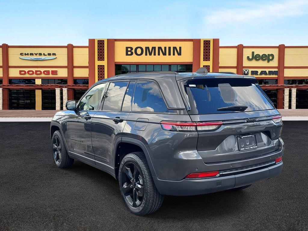 used 2022 Jeep Grand Cherokee car, priced at $28,490