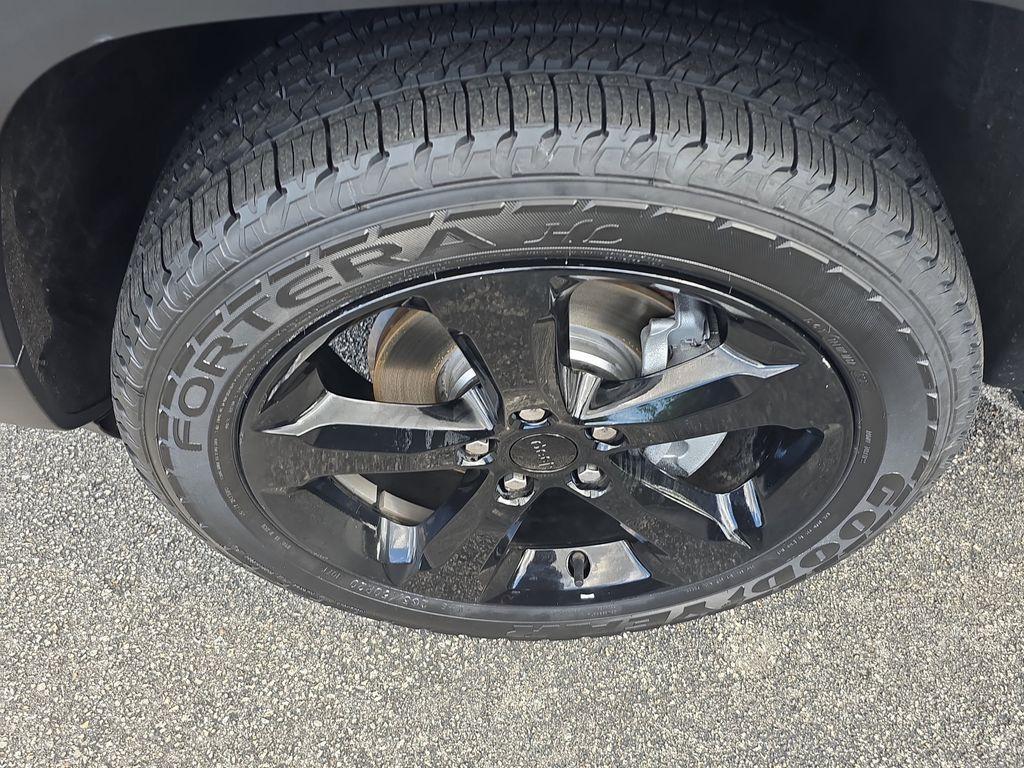 used 2022 Jeep Grand Cherokee car, priced at $28,490