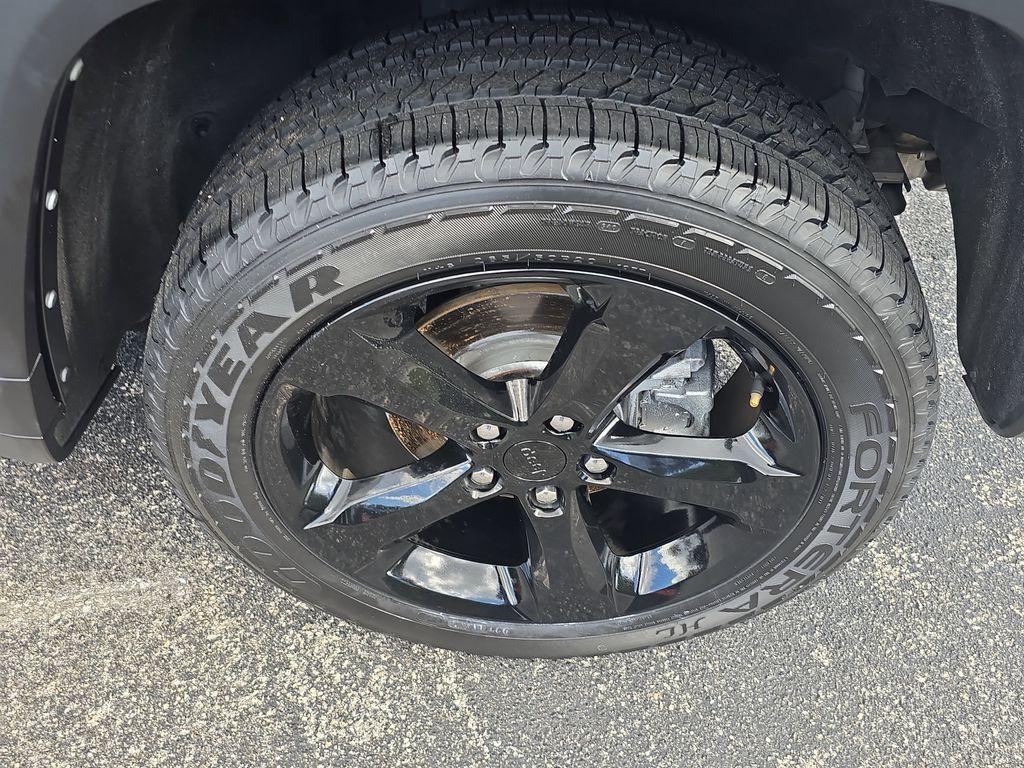 used 2022 Jeep Grand Cherokee car, priced at $28,490
