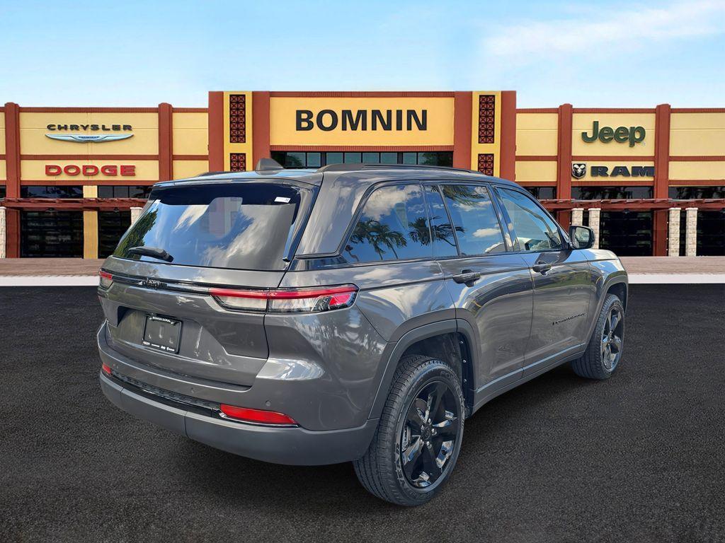 used 2022 Jeep Grand Cherokee car, priced at $28,490