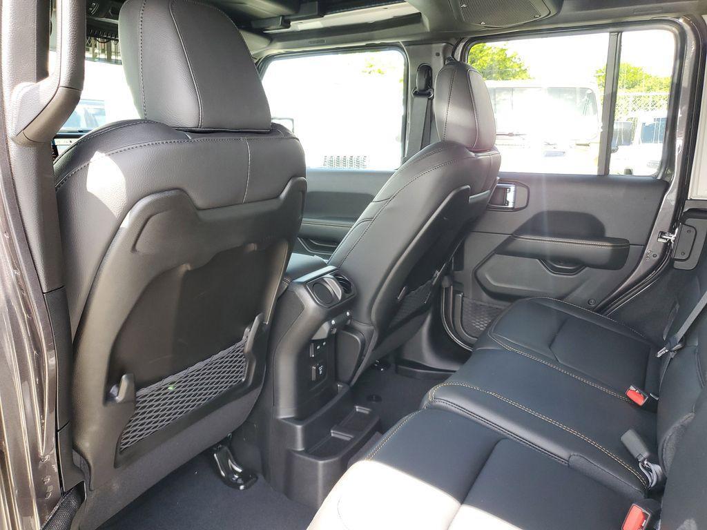 new 2025 Jeep Wrangler car, priced at $47,727