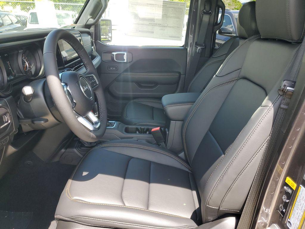 new 2025 Jeep Wrangler car, priced at $47,727