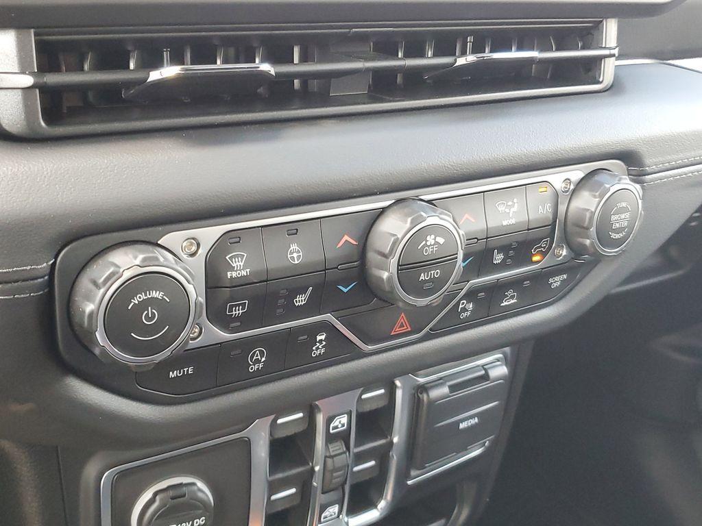 new 2025 Jeep Wrangler car, priced at $47,727