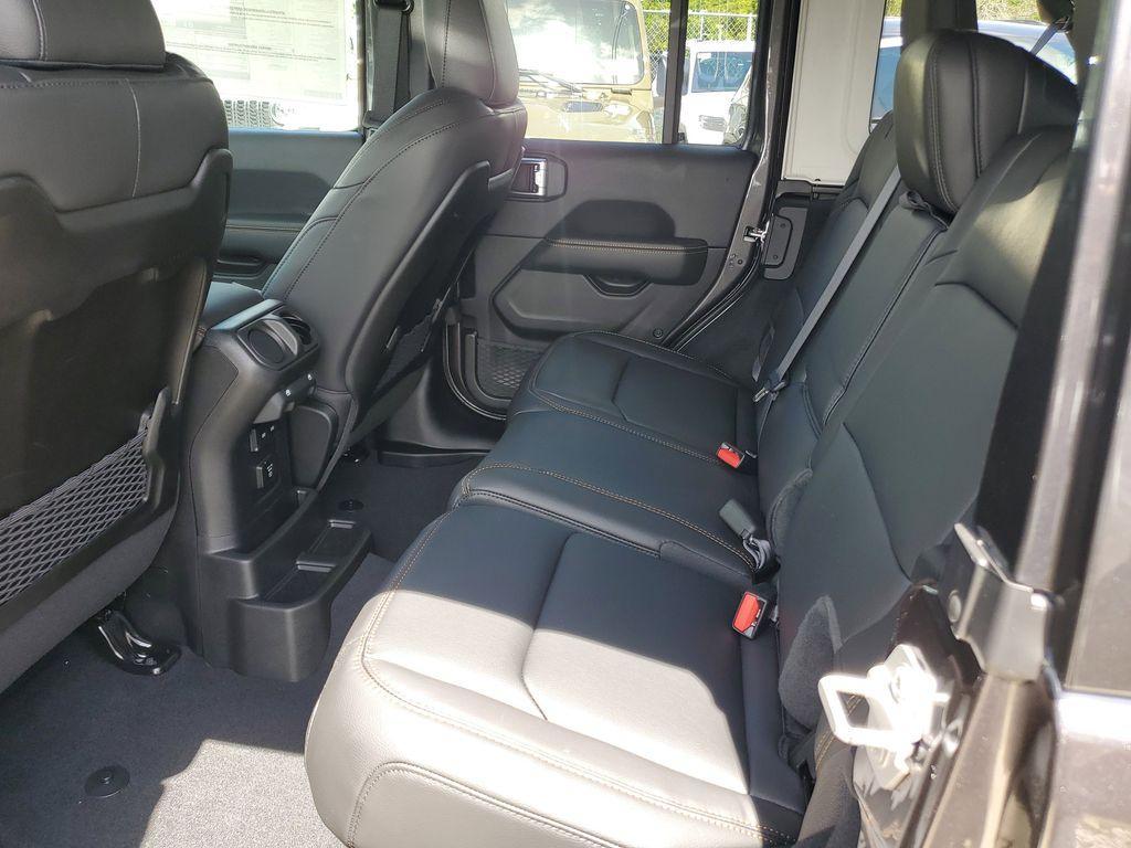 new 2025 Jeep Wrangler car, priced at $47,727
