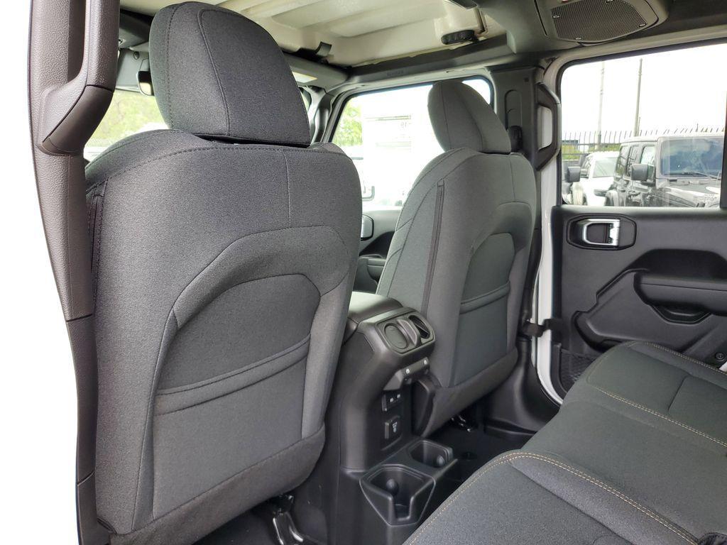 new 2025 Jeep Gladiator car, priced at $44,732