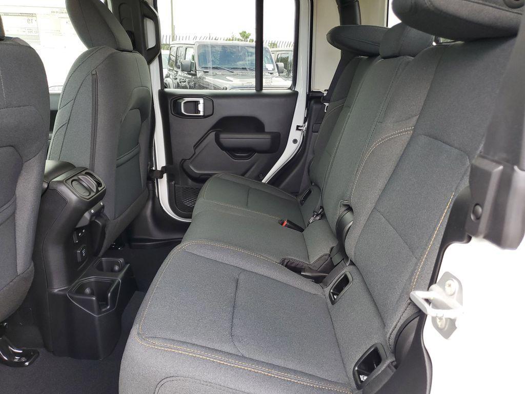 new 2025 Jeep Gladiator car, priced at $44,732