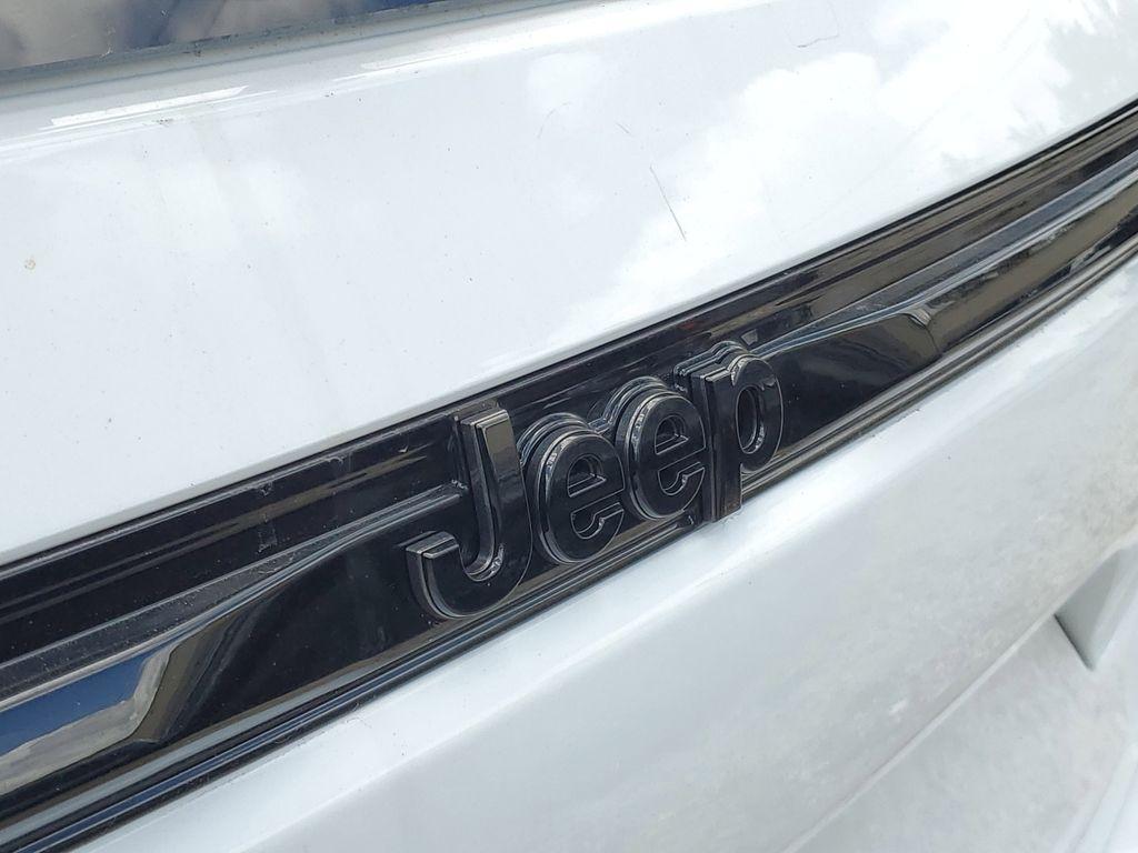 new 2025 Jeep Grand Cherokee car, priced at $33,884