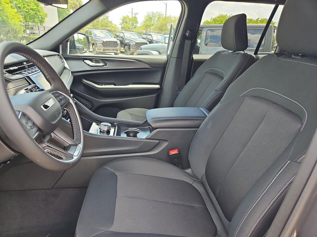 new 2025 Jeep Grand Cherokee car, priced at $32,590