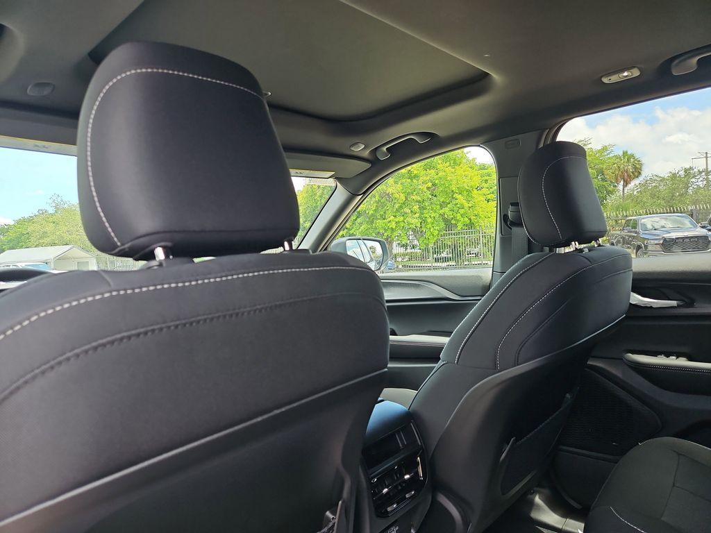 new 2025 Jeep Grand Cherokee car, priced at $32,590
