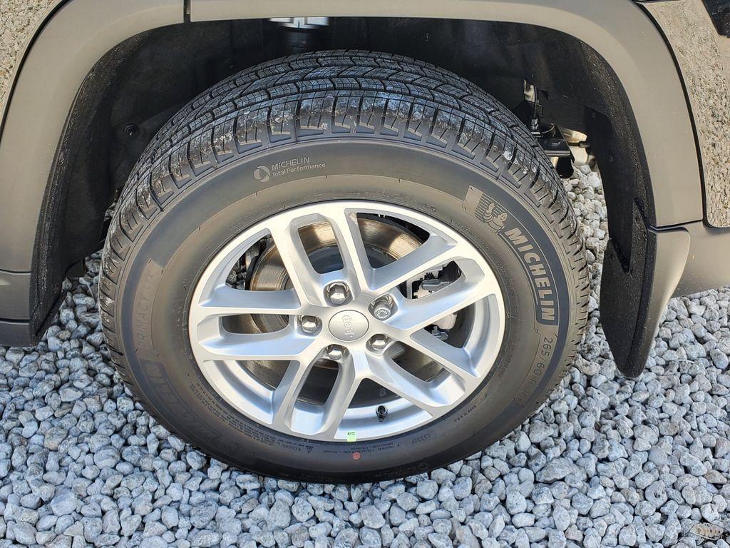 new 2025 Jeep Grand Cherokee car, priced at $32,590