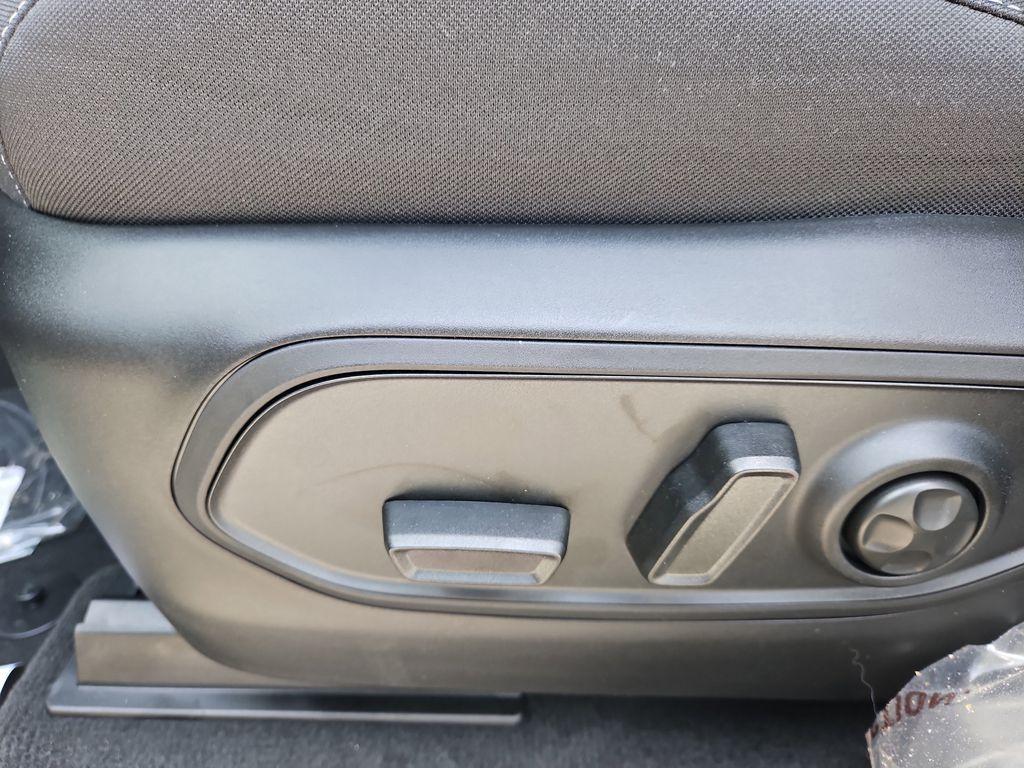 new 2025 Jeep Grand Cherokee car, priced at $33,340