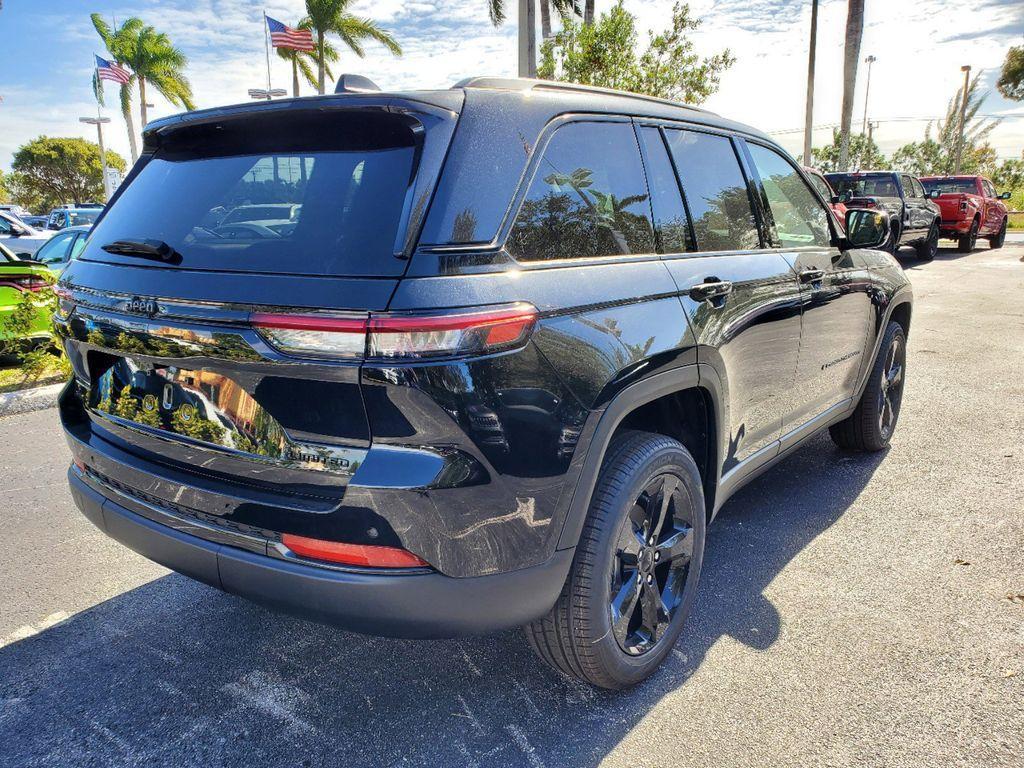 new 2025 Jeep Grand Cherokee car, priced at $40,990