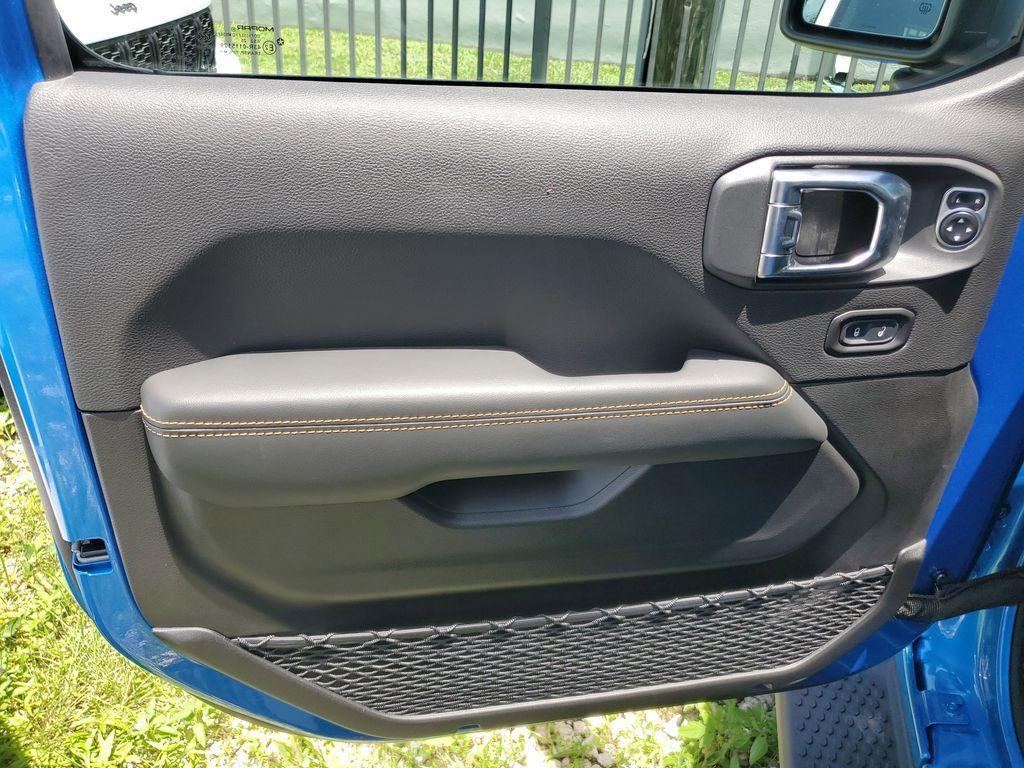 new 2025 Jeep Wrangler car, priced at $46,045