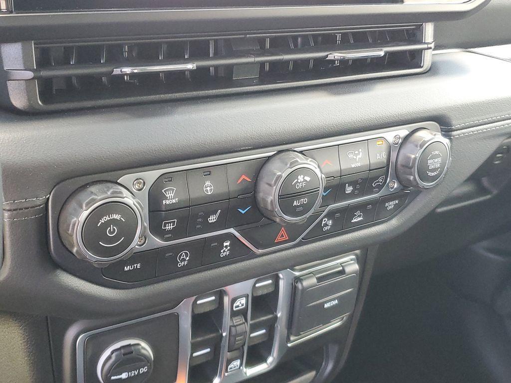 new 2025 Jeep Wrangler car, priced at $46,045
