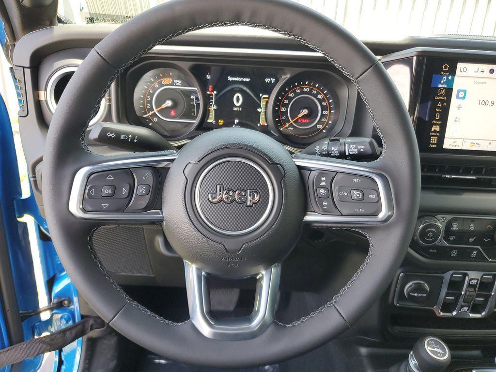 new 2025 Jeep Wrangler car, priced at $46,045