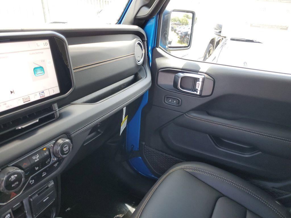 new 2025 Jeep Wrangler car, priced at $46,045