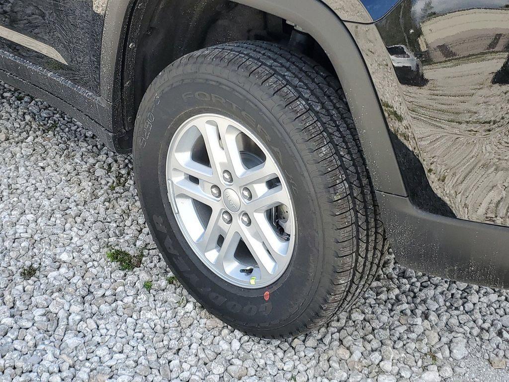 new 2025 Jeep Grand Cherokee car, priced at $31,625