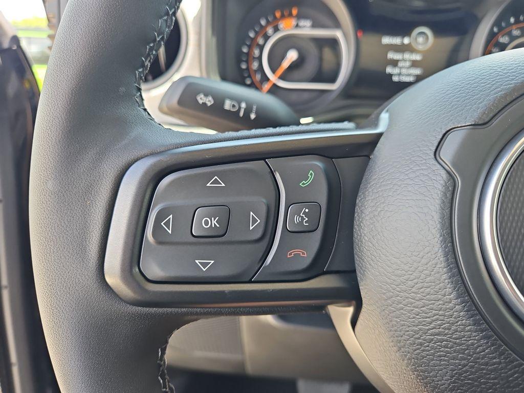 new 2025 Jeep Wrangler car, priced at $40,076