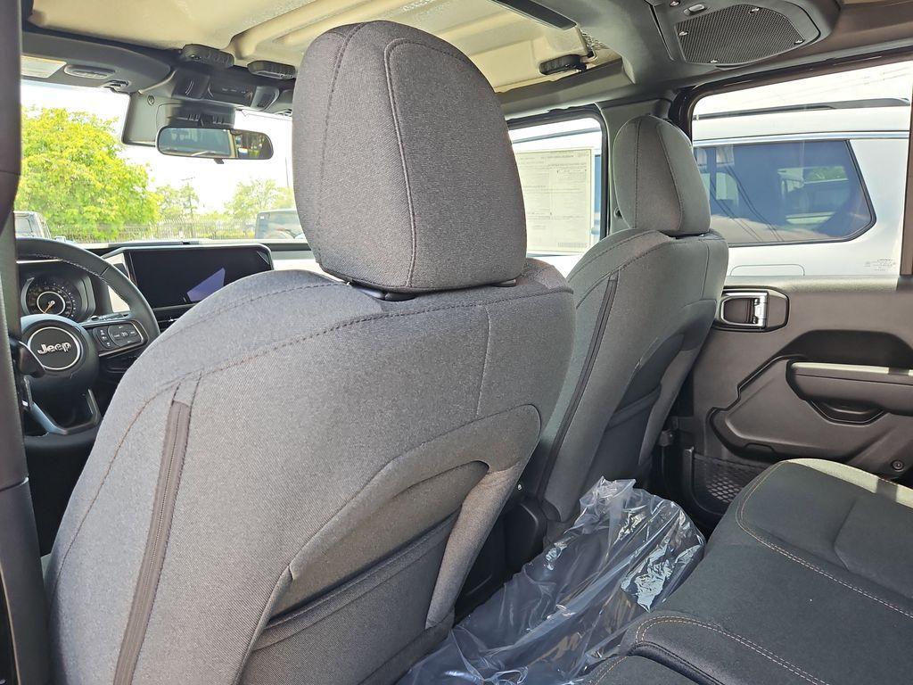 new 2025 Jeep Wrangler car, priced at $40,076