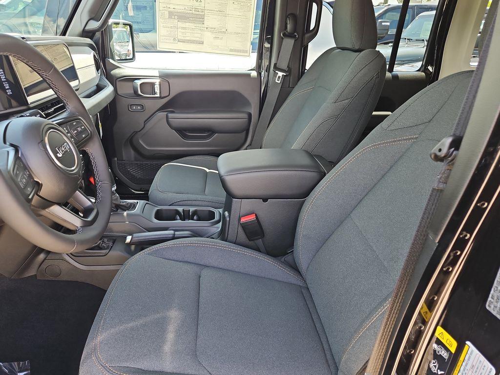 new 2025 Jeep Wrangler car, priced at $40,076