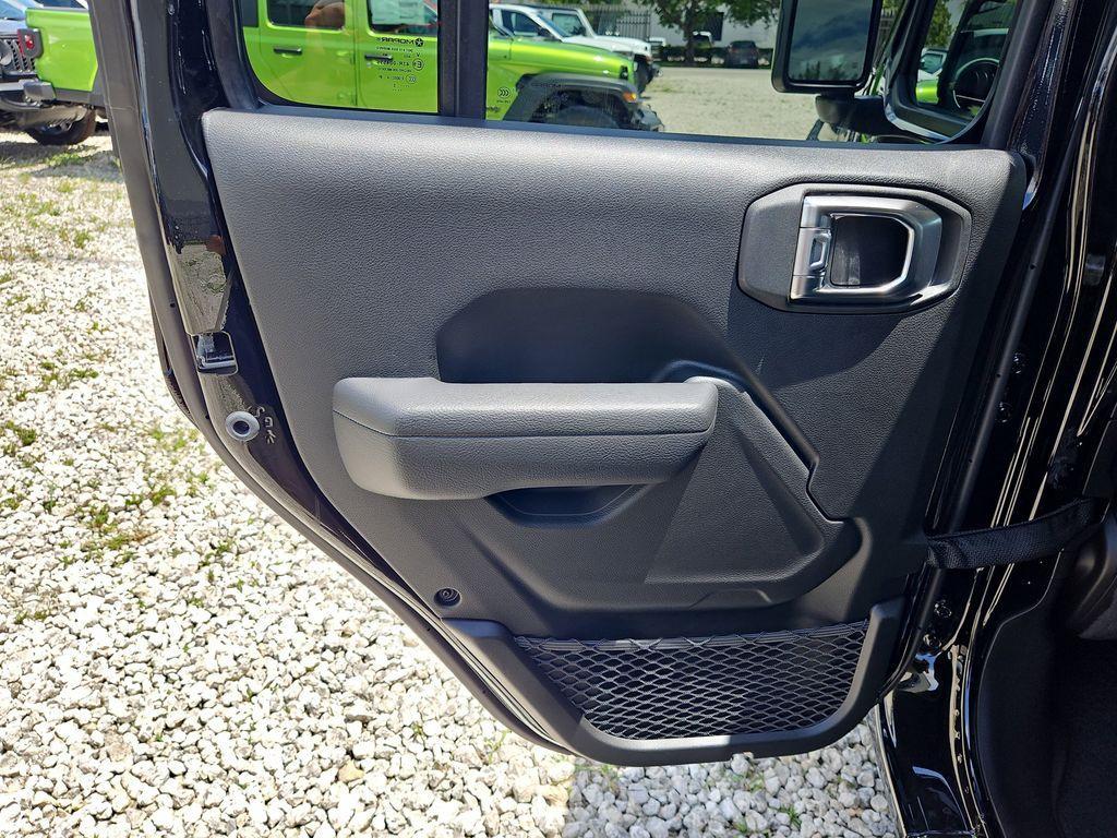 new 2025 Jeep Wrangler car, priced at $40,076