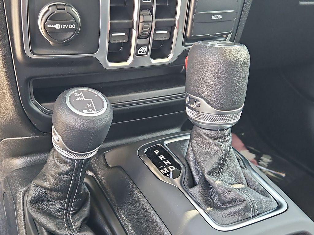 new 2025 Jeep Wrangler car, priced at $40,076