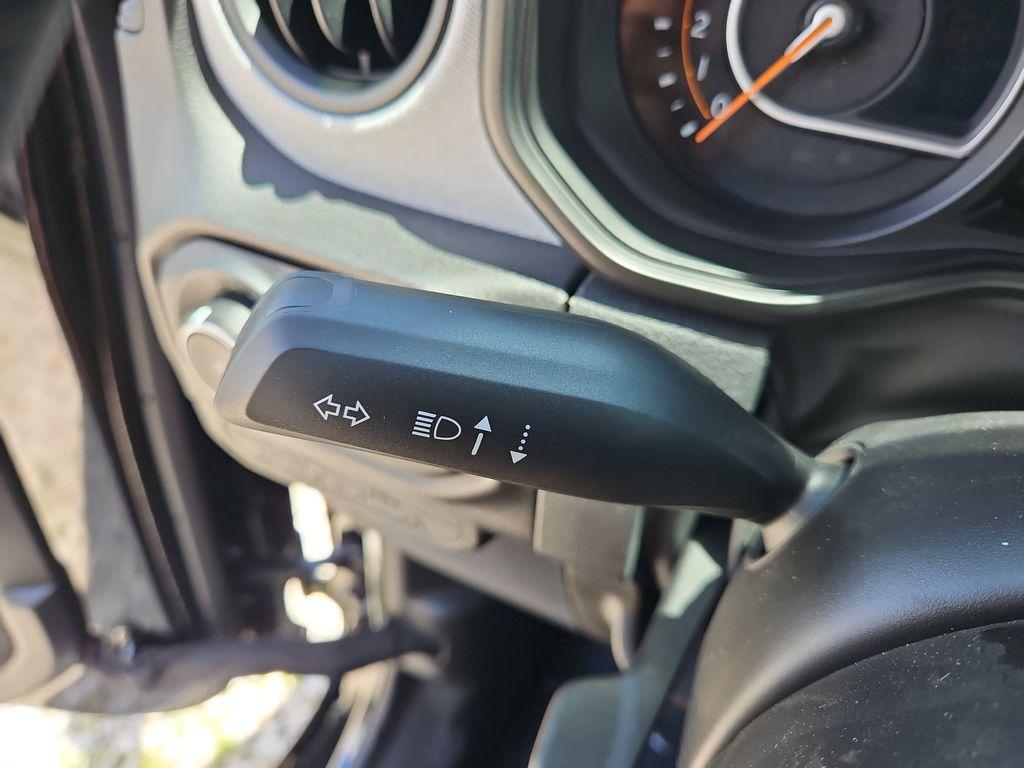 new 2025 Jeep Wrangler car, priced at $40,076