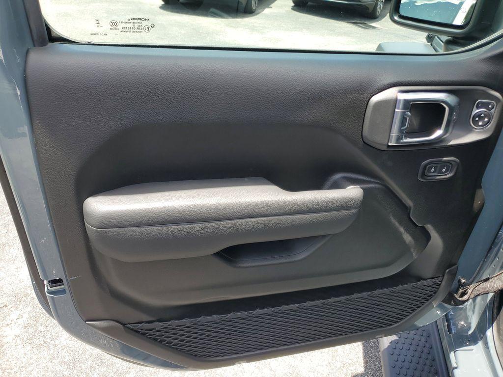 new 2025 Jeep Wrangler car, priced at $38,177