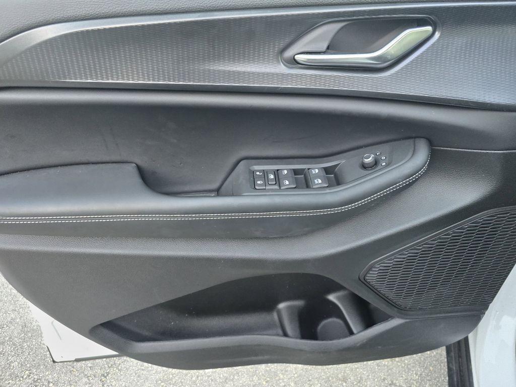 used 2025 Jeep Grand Cherokee L car, priced at $32,990