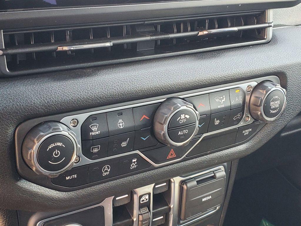 new 2025 Jeep Wrangler car, priced at $41,277
