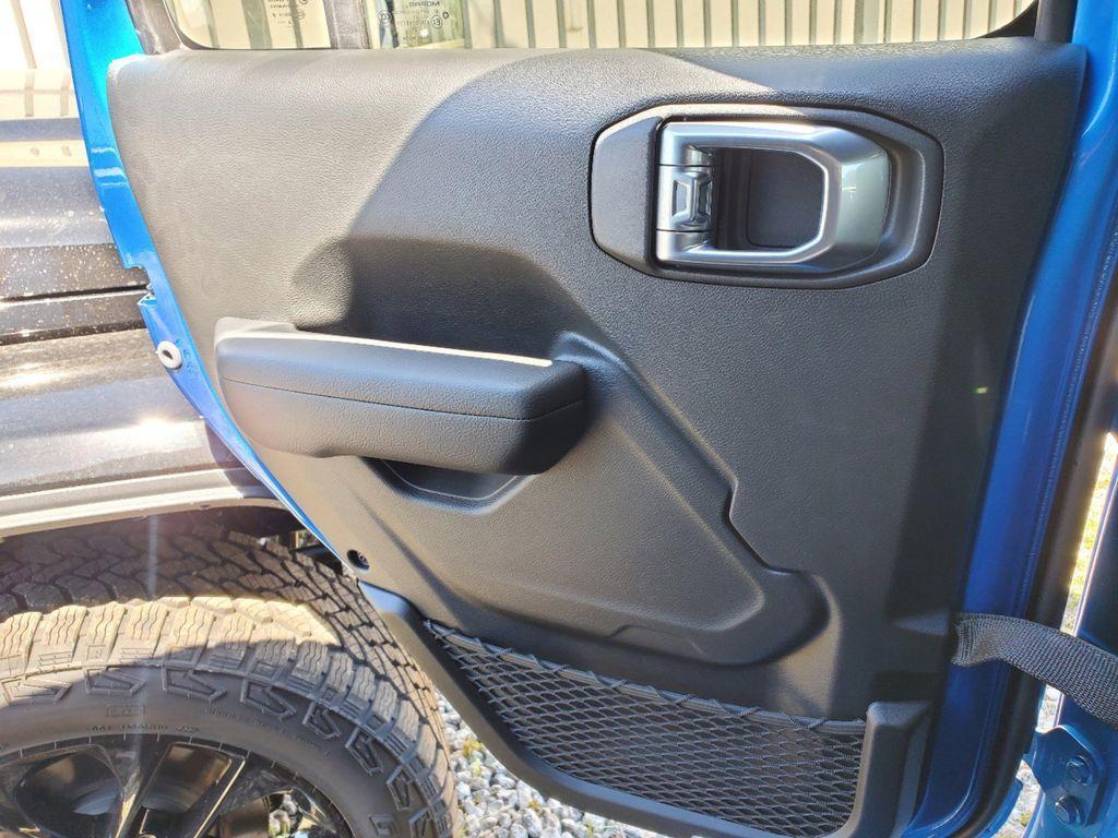 new 2025 Jeep Wrangler car, priced at $41,277