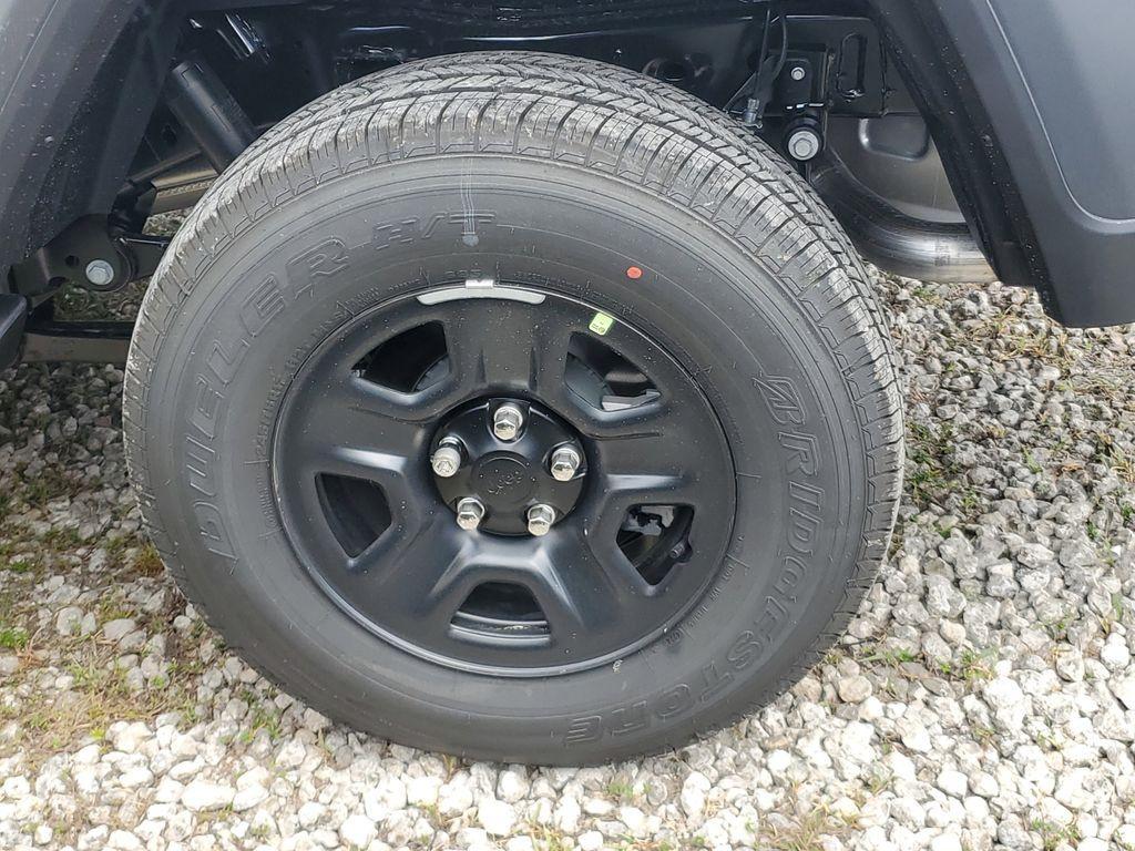 new 2025 Jeep Gladiator car, priced at $32,227