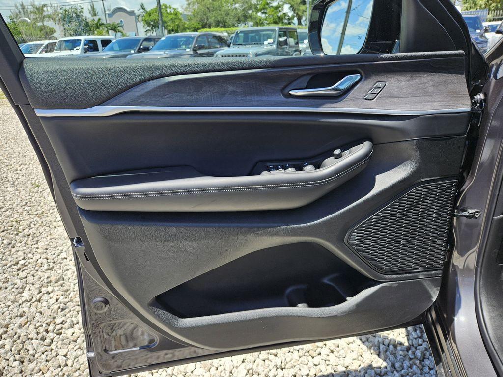 new 2025 Jeep Grand Cherokee L car, priced at $41,835