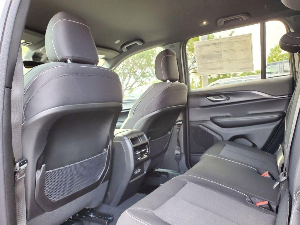 new 2025 Jeep Grand Cherokee car, priced at $29,995