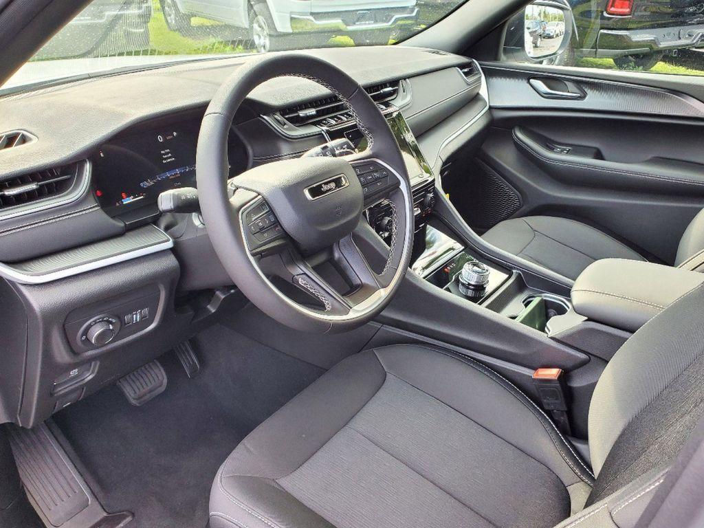 new 2025 Jeep Grand Cherokee car, priced at $29,995