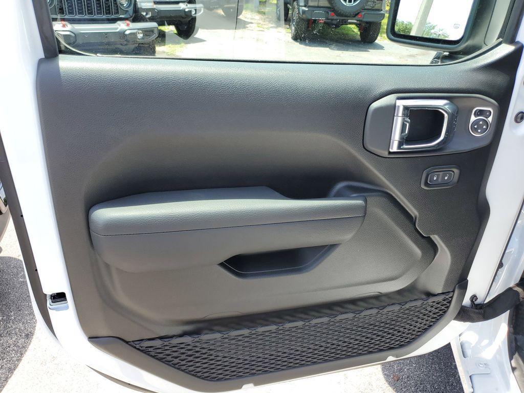 new 2025 Jeep Wrangler car, priced at $42,316