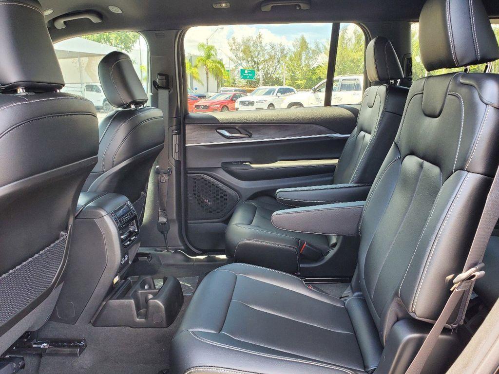 new 2025 Jeep Grand Cherokee L car, priced at $38,920