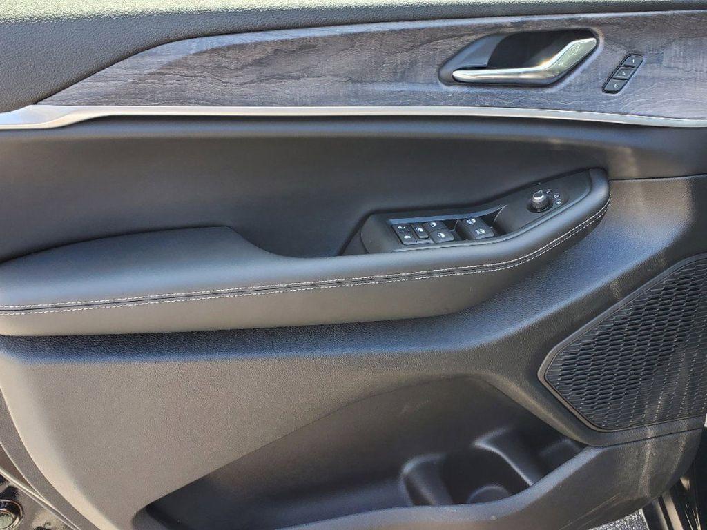 new 2025 Jeep Grand Cherokee L car, priced at $38,920