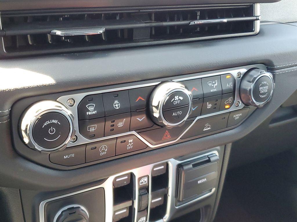 new 2025 Jeep Wrangler car, priced at $48,625