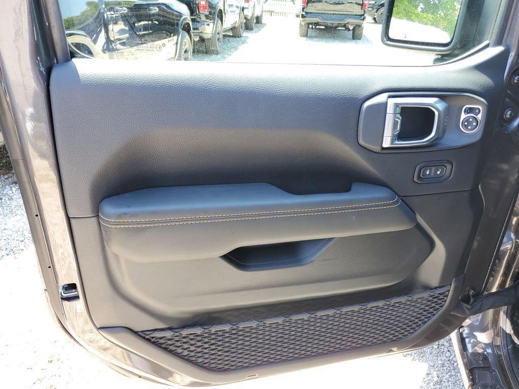 new 2025 Jeep Wrangler car, priced at $48,625