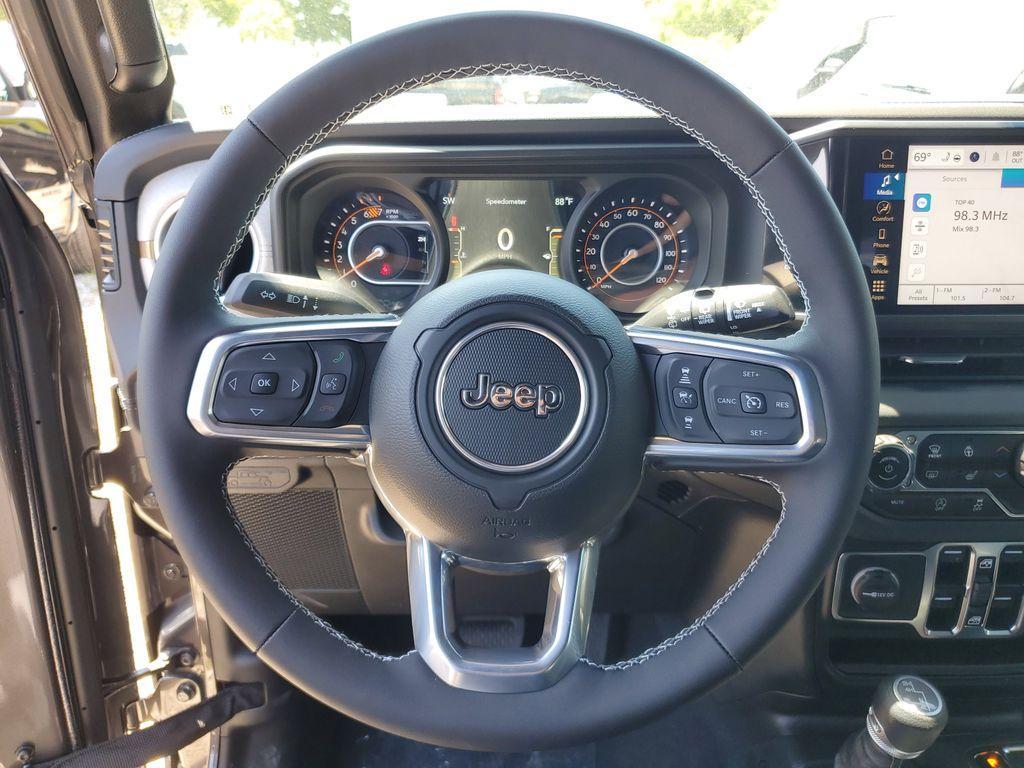 new 2025 Jeep Wrangler car, priced at $48,625