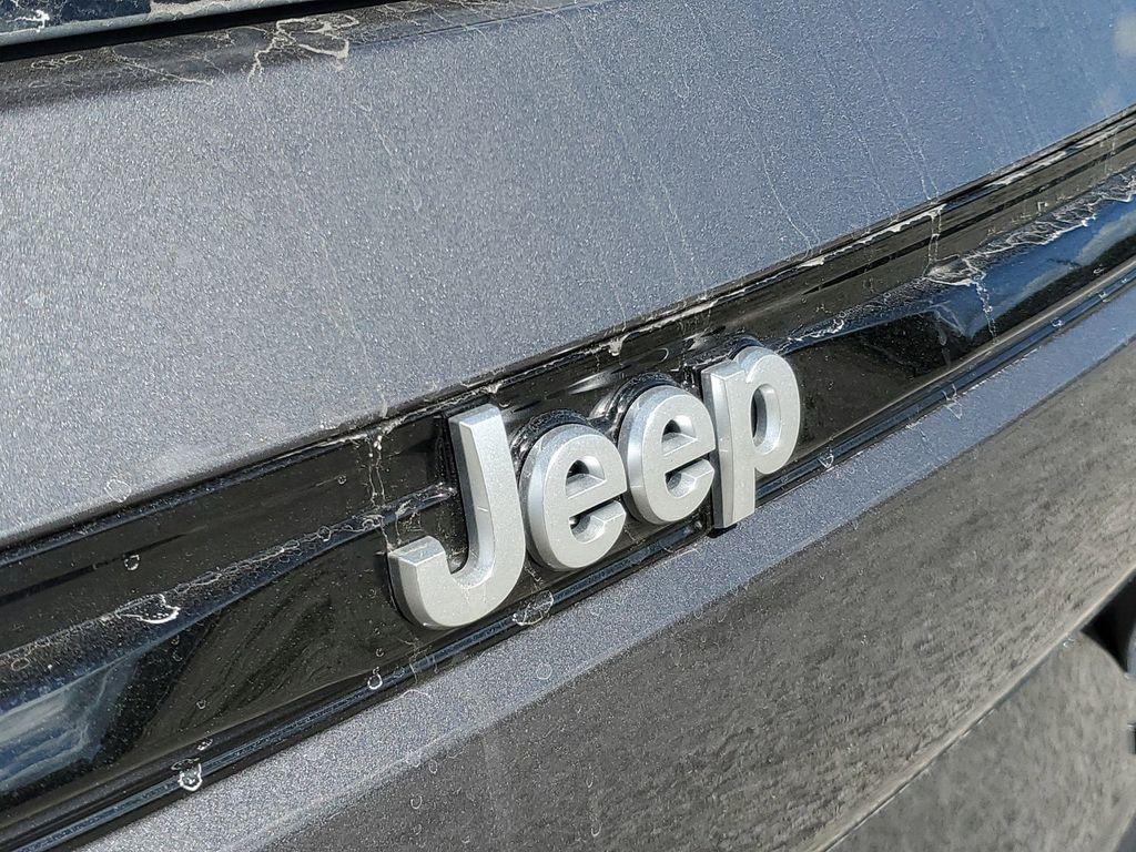 new 2025 Jeep Grand Cherokee car, priced at $33,945