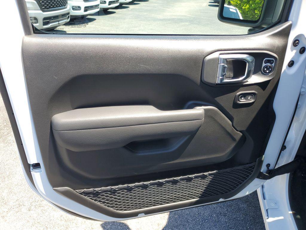 new 2025 Jeep Wrangler car, priced at $39,481
