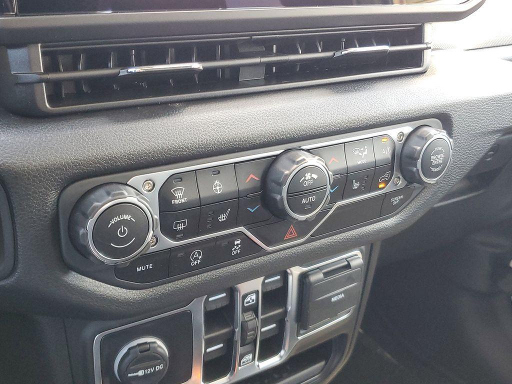 new 2025 Jeep Wrangler car, priced at $39,481