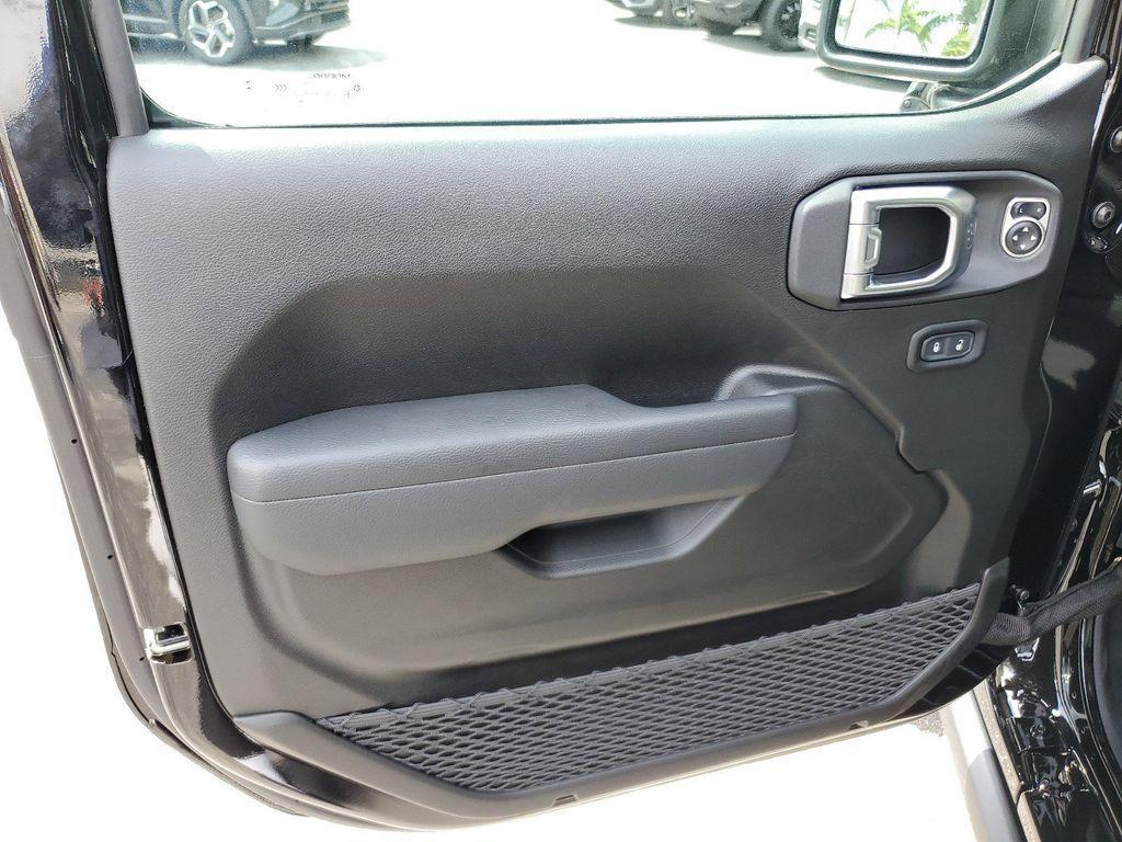new 2025 Jeep Gladiator car, priced at $45,327