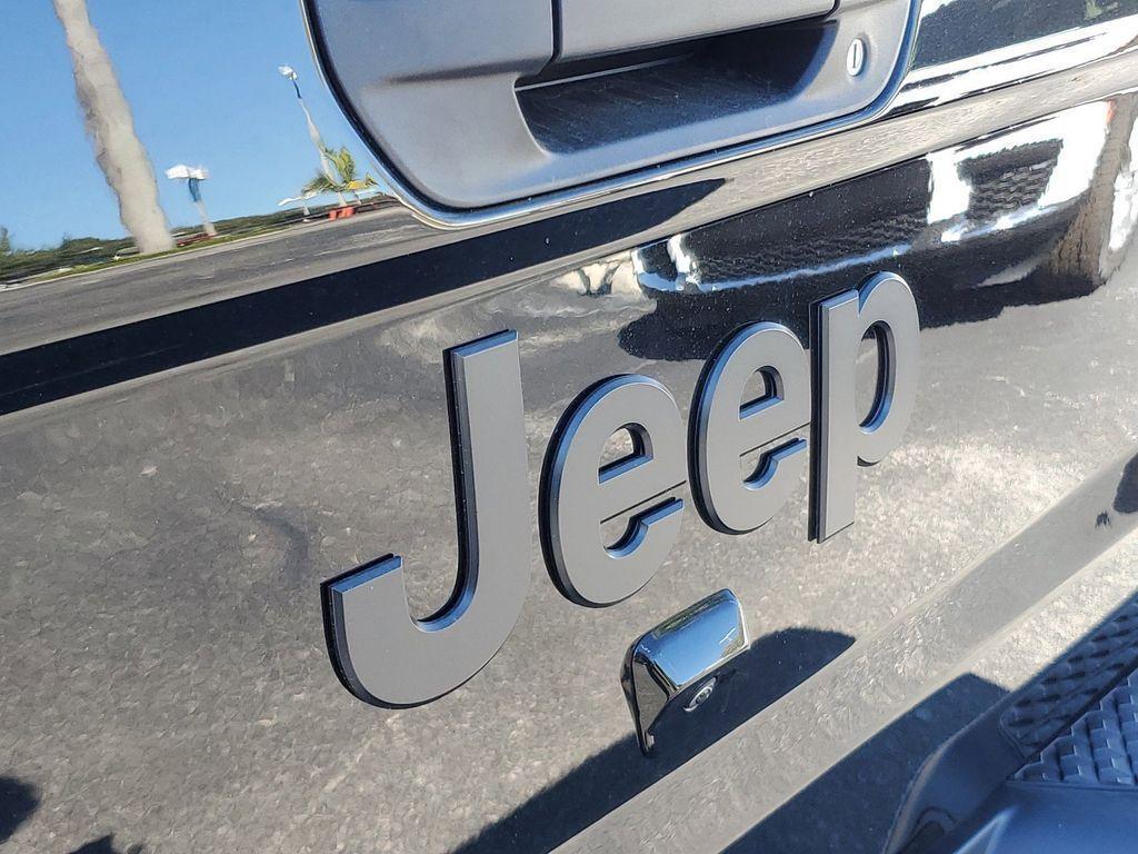 new 2025 Jeep Gladiator car, priced at $33,985