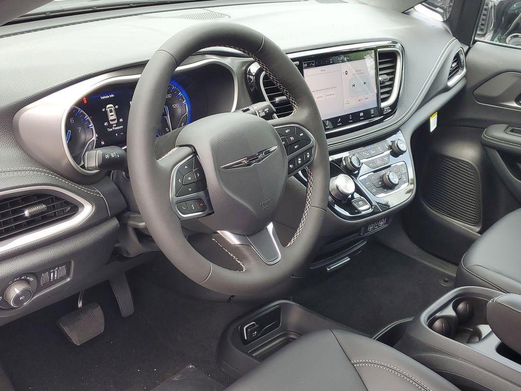 new 2025 Chrysler Pacifica car, priced at $39,495