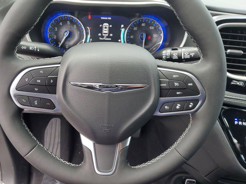 new 2025 Chrysler Pacifica car, priced at $39,495