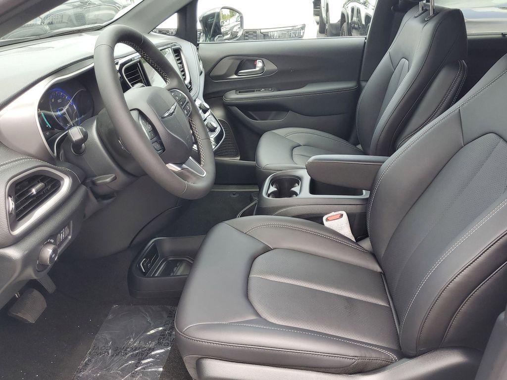 new 2025 Chrysler Pacifica car, priced at $39,495